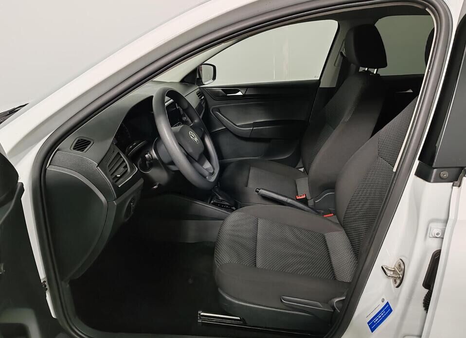 Volkswagen Polo, VI 1.6 AT (110 л.с.)