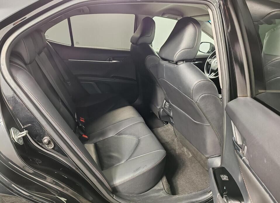 Toyota Camry 2.5 AT (181 л.с.)