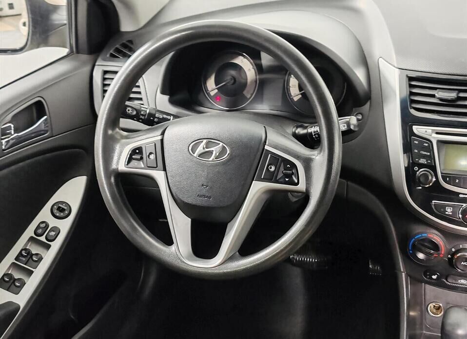 Hyundai Solaris, I 1.6 AT (123 л.с.)