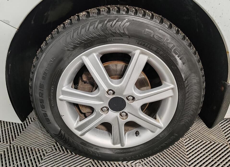 Hyundai Solaris, II 1.6 AT (123 л.с.)