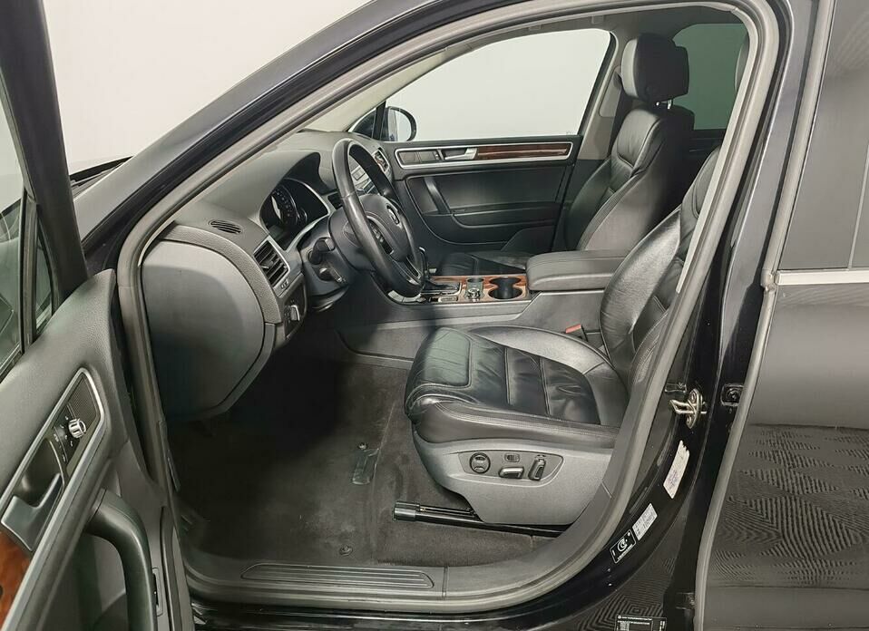 Volkswagen Touareg 3.0d AT (204 л.с.) 4WD