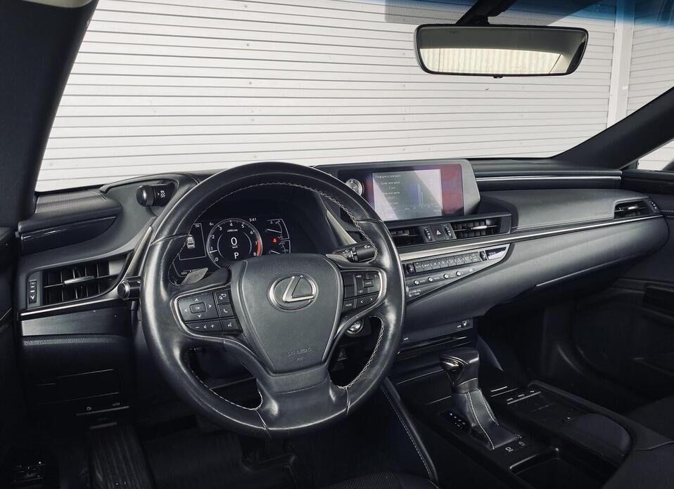 Lexus ES, VII 250 2.5 AT (200 л.с.)