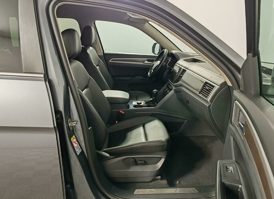 Volkswagen Teramont 2.0 AT (220 л.с.) 4WD