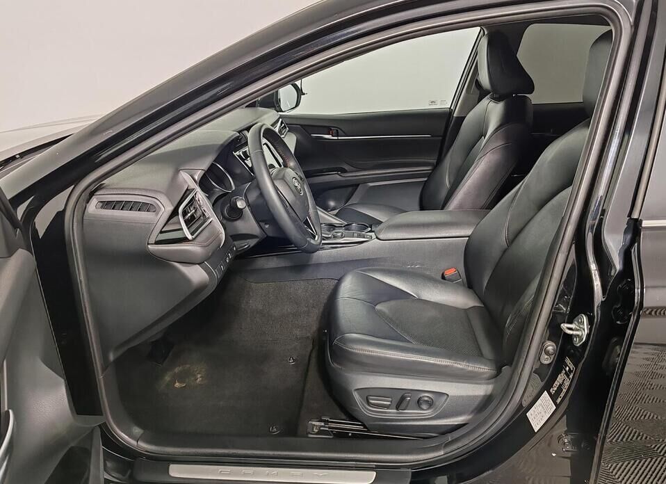 Toyota Camry 2.5 AT (181 л.с.)