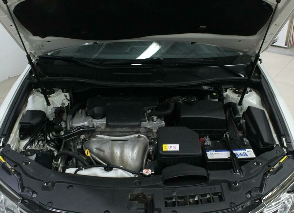 Toyota Camry 2.5 AT (181 л.с.)