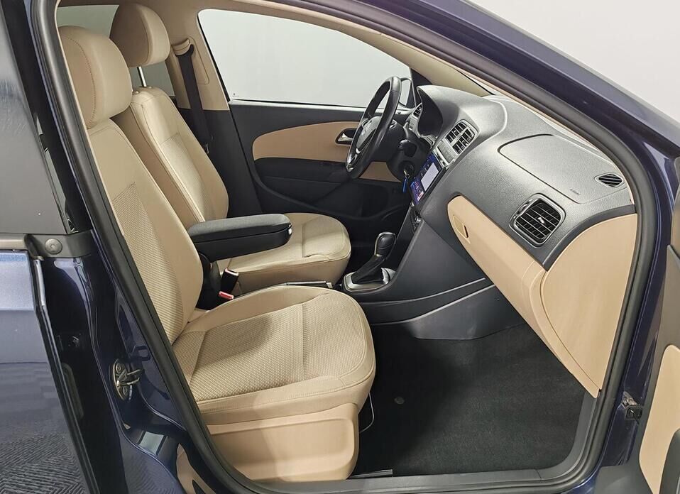 Volkswagen Polo 1.6 AT (110 л.с.)