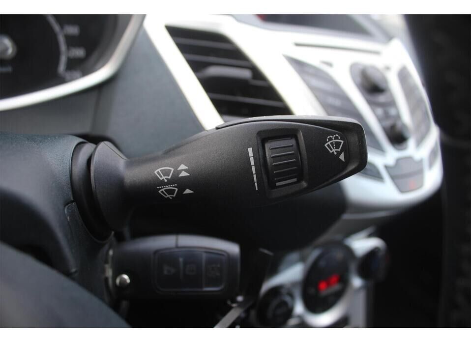 Ford Fiesta 1.4 AT (96 л.с.)