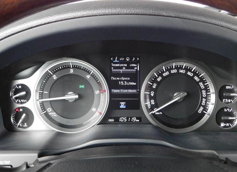 Toyota Land Cruiser, 200 Series Рестайлинг 2 4.5d AT (249 л.с.) 4WD