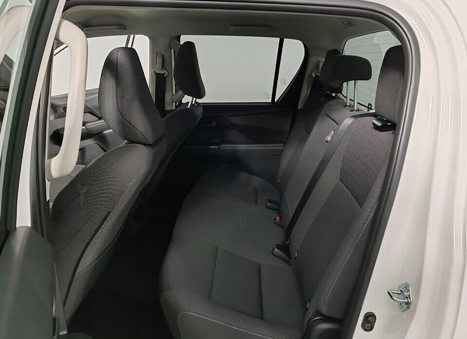 Toyota Hilux, IX 2.8d MT (204 л.с.) 4WD