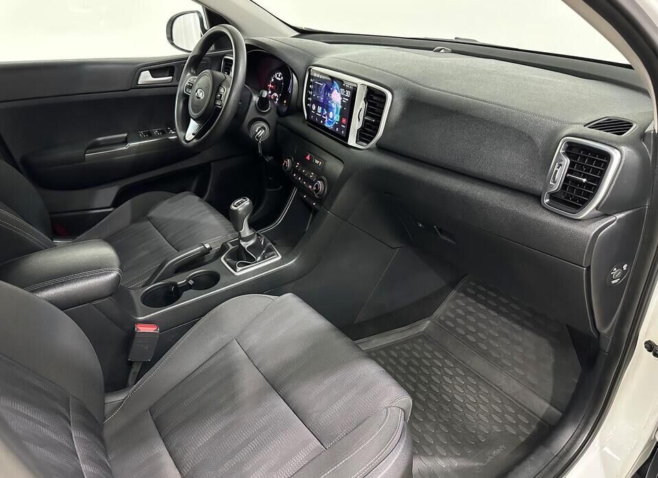 Kia Sportage, IV 2.0 MT (150 л.с.)