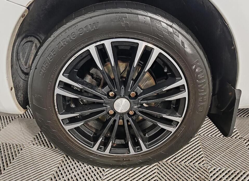 LADA (ВАЗ) Vesta, I 1.6 CVT (113 л.с.)