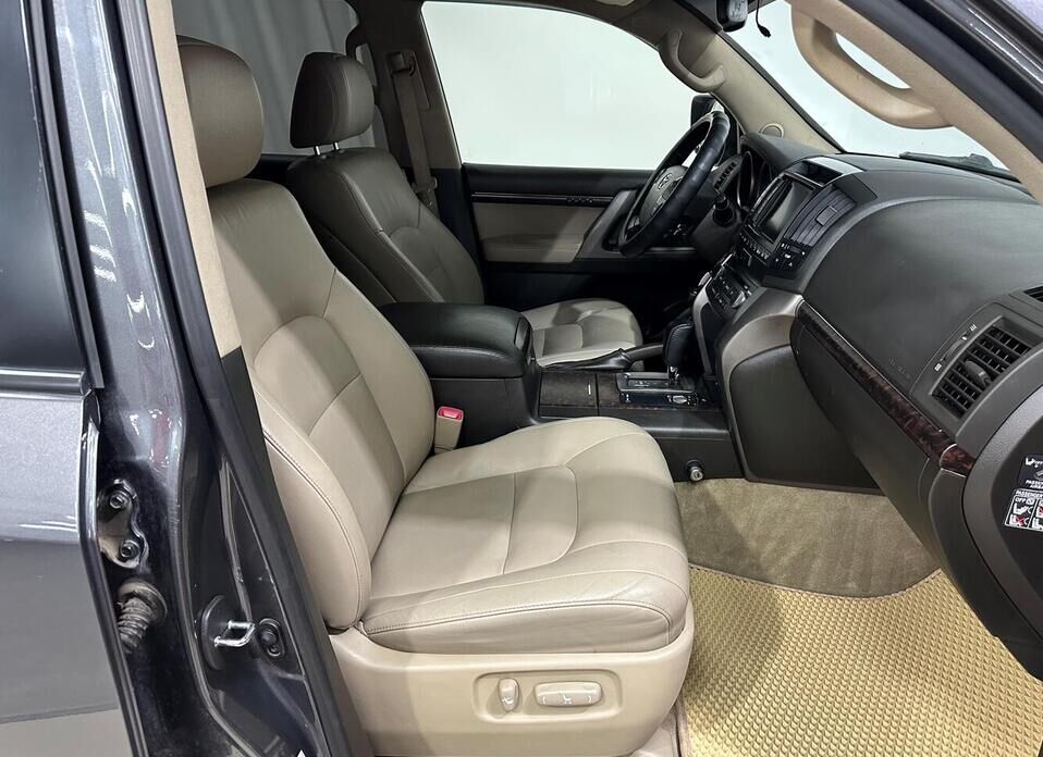 Toyota Land Cruiser, 200 Series 4.5d AT (235 л.с.) 4WD