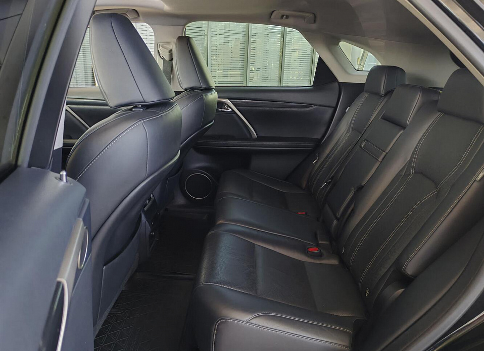 Lexus RX, IV 300 2.0 AT (238 л.с.) 4WD