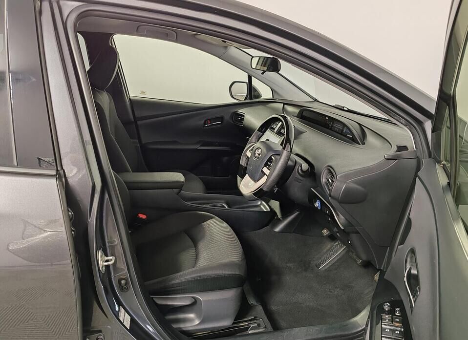 Toyota Prius 1.8hyb AT (98 л.с.)