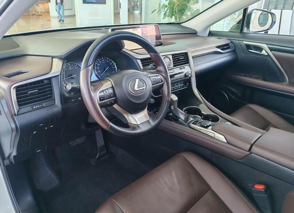 Lexus RX, IV 300 2.0 AT (238 л.с.) 4WD