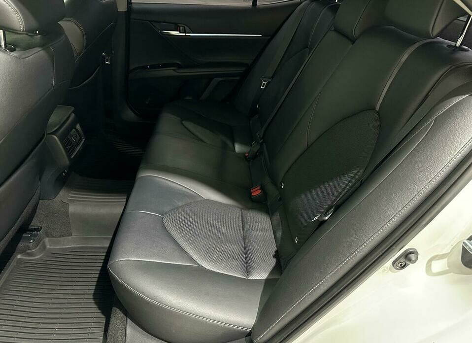 Toyota Camry 2.5 AT (200 л.с.)