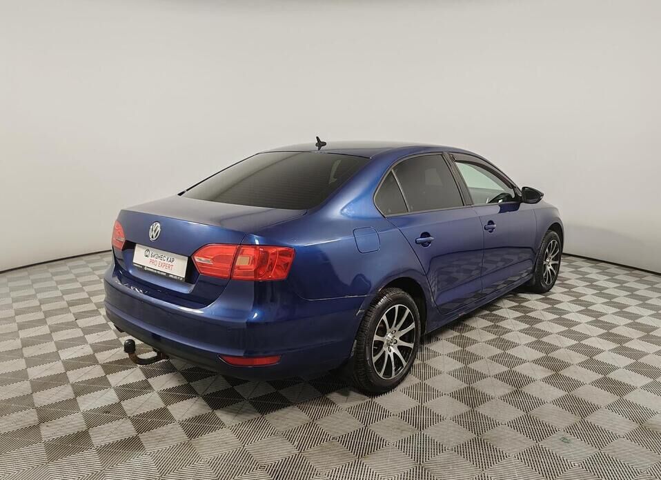 Volkswagen Jetta 1.6 AT (105 л.с.)