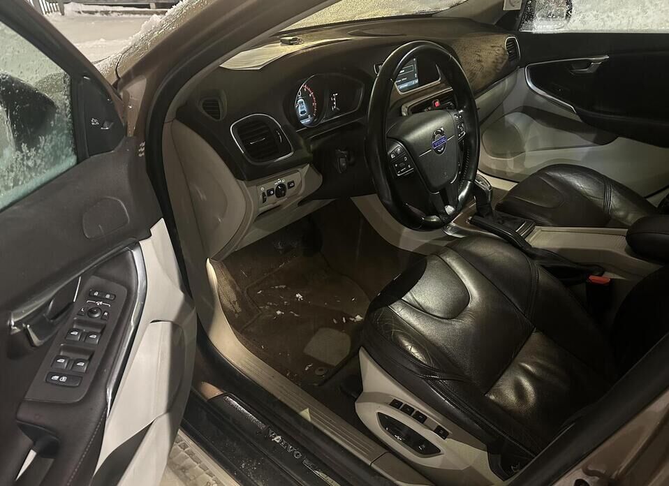 Volvo V40 Cross Country, I 2.0 AT (213 л.с.) 4WD