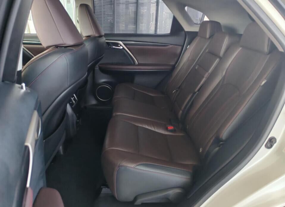 Lexus RX, IV 300 2.0 AT (238 л.с.) 4WD