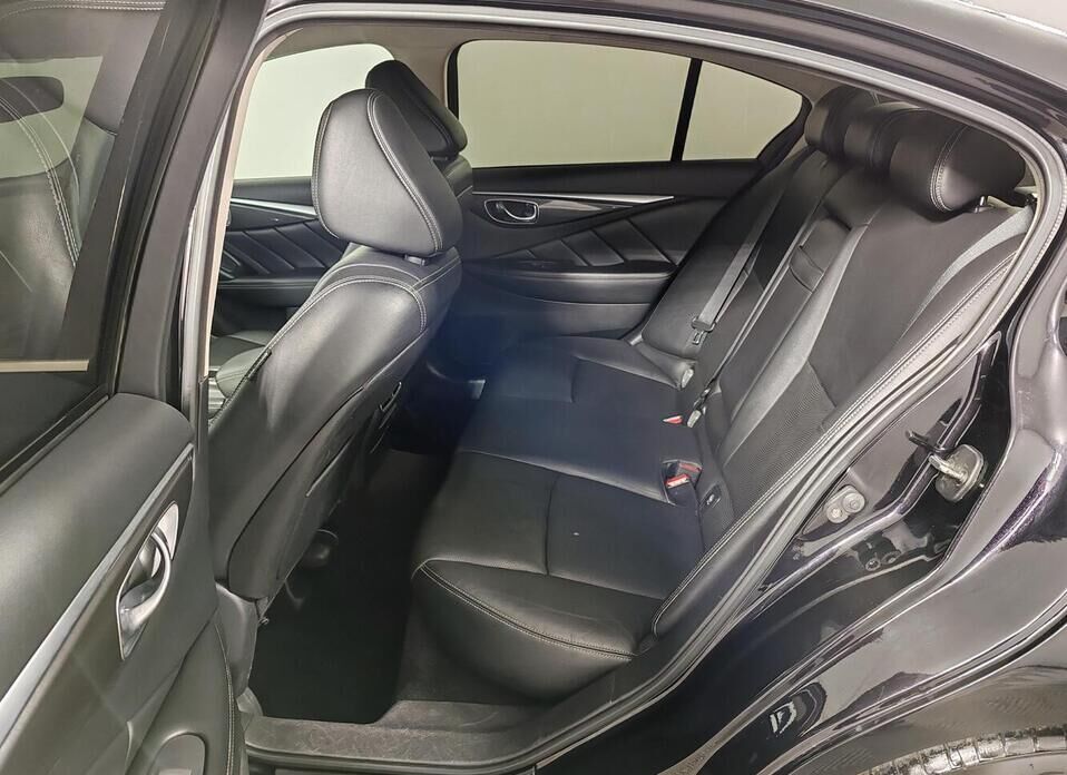 Infiniti Q50, I 2.0 AT (211 л.с.)