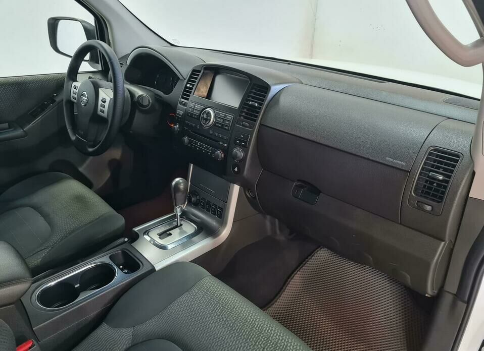 Nissan Pathfinder 2.5d AT (190 л.с.) 4WD