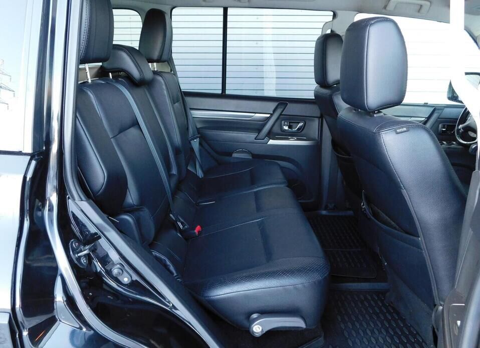 Mitsubishi Pajero, IV Рестайлинг 1 3.0 AT (178 л.с.) 4WD