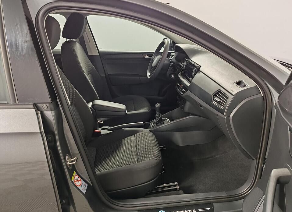 Volkswagen Polo 1.6 MT (110 л.с.)