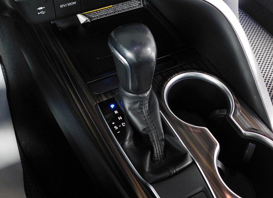 Toyota Camry, VIII (XV70) 2.5 AT (181 л.с.)