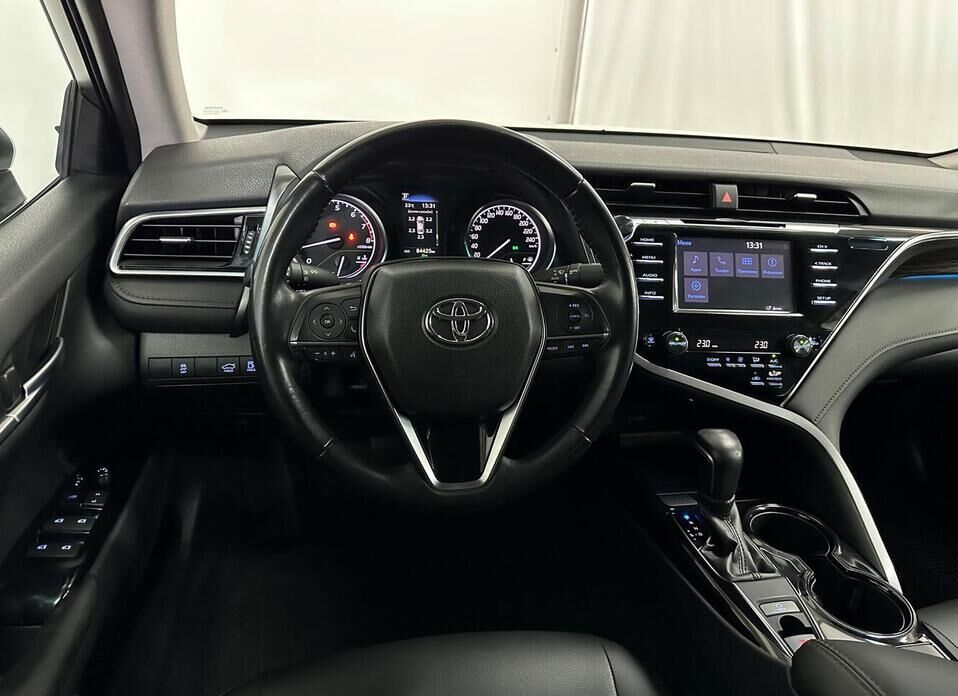 Toyota Camry 2.5 AT (181 л.с.)