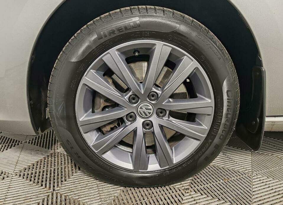 Volkswagen Polo 1.6 AT (110 л.с.)