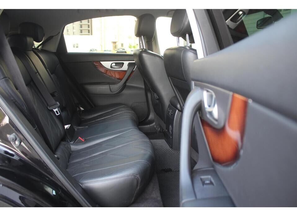 Infiniti FX FX37 3.7 AT (333 л.с.) 4WD