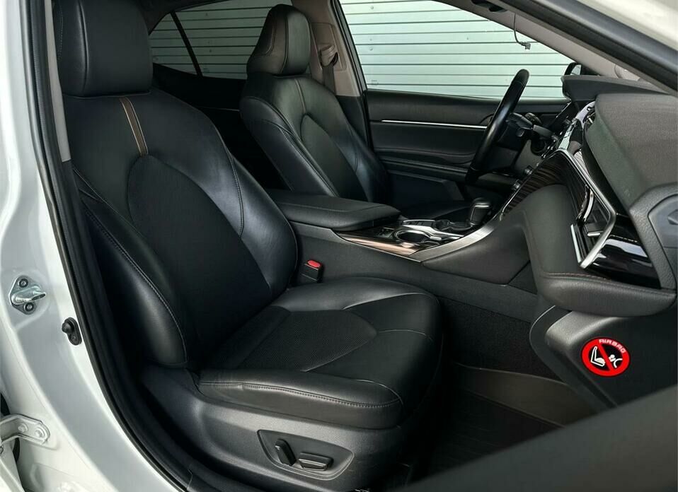 Toyota Camry 2.5 AT (181 л.с.)