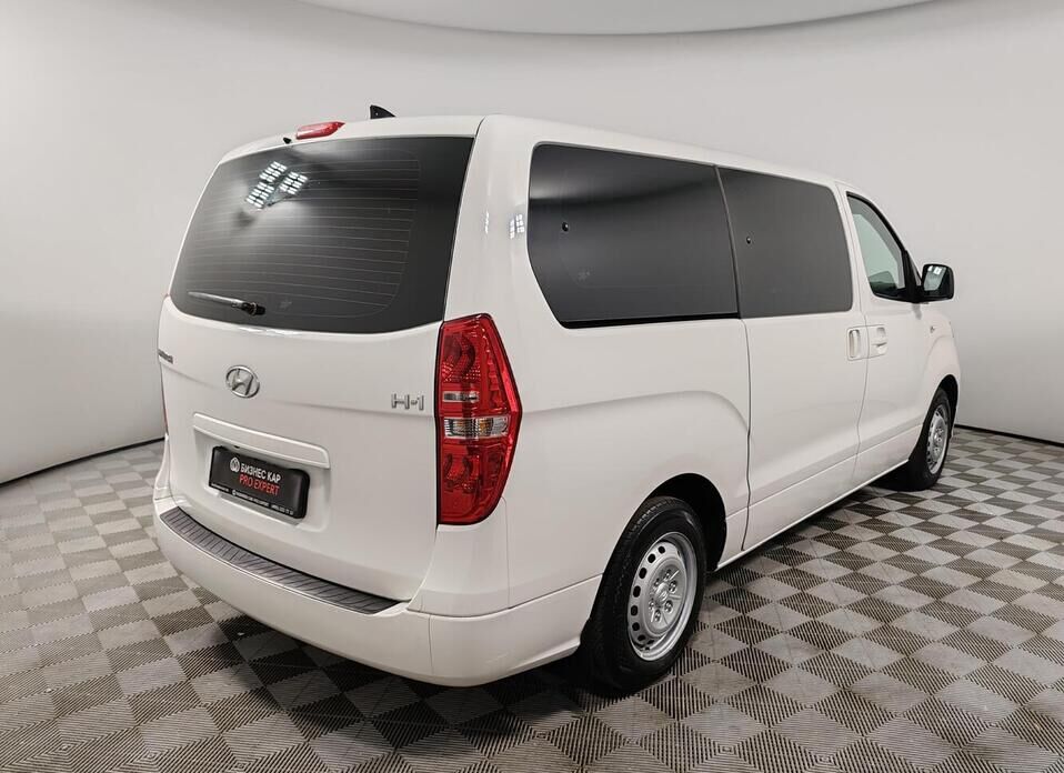 Hyundai H-1, II Рестайлинг 2 2.5d AT (170 л.с.)