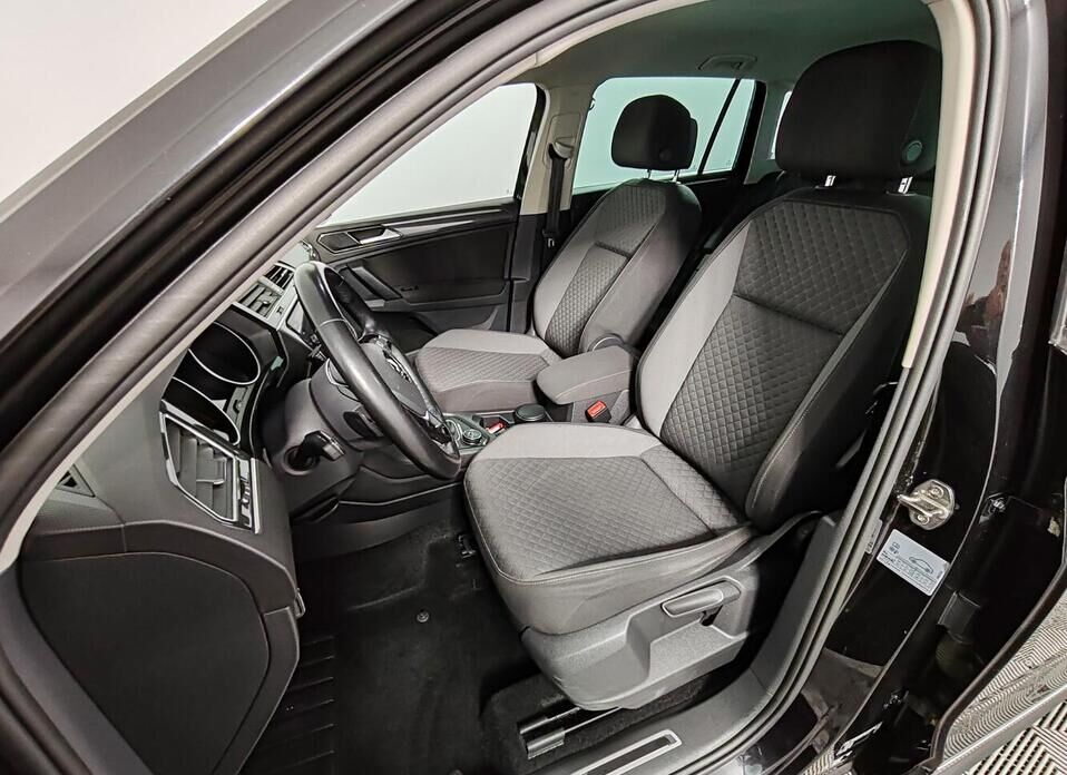Volkswagen Tiguan 2.0 AMT (180 л.с.) 4WD