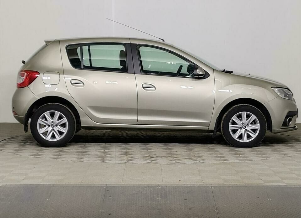 Renault Sandero 1.6 AT (102 л.с.)