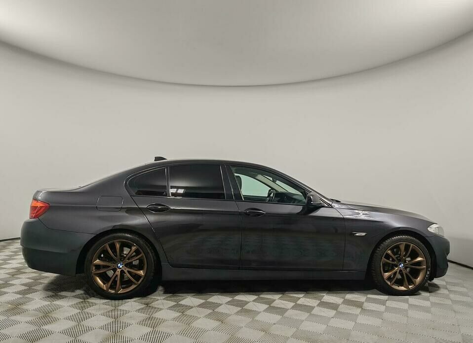 BMW 5 серии 528i 3.0 AT (258 л.с.) 4WD