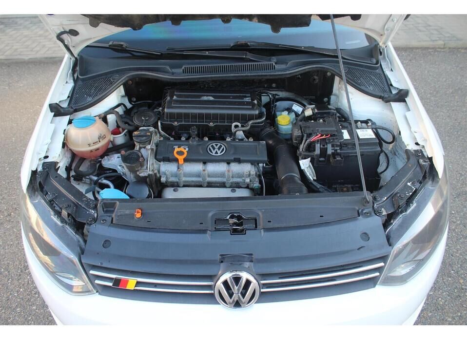 Volkswagen Polo 1.6 AT (105 л.с.)