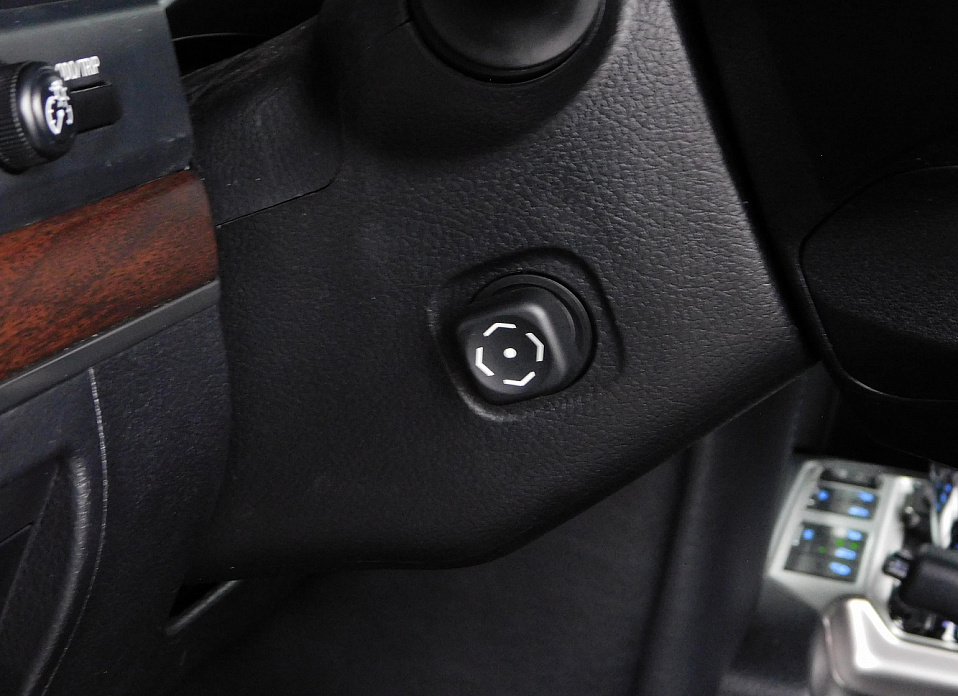 Toyota Land Cruiser, 200 Series Рестайлинг 2 4.6 AT (309 л.с.) 4WD