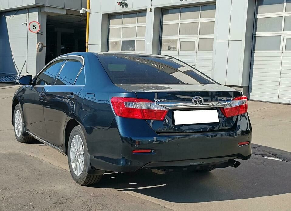 Toyota Camry 2.5 AT (181 л.с.)