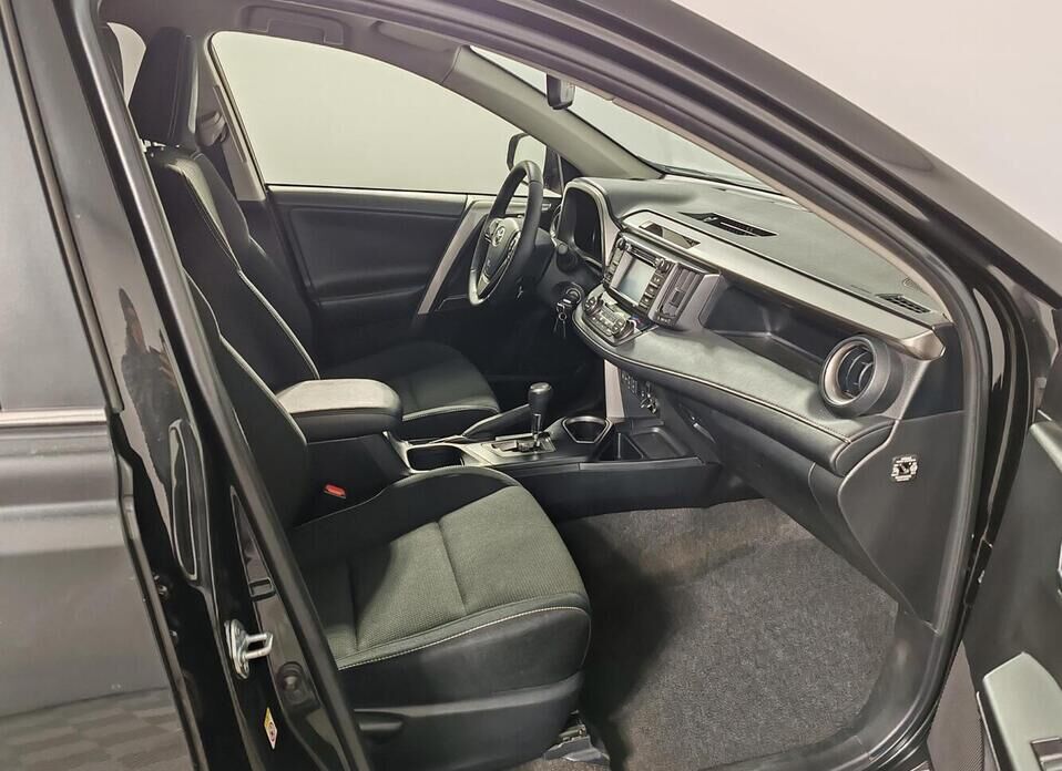 Toyota RAV4, IV (XA40) Рестайлинг 2.0 CVT (146 л.с.) 4WD