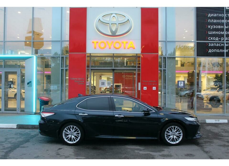 Toyota Camry 2.5 AT (181 л.с.)