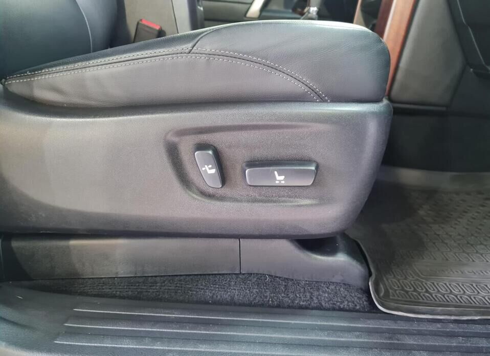 Toyota Land Cruiser Prado, 150 Series Рестайлинг 1 3.0d AT (173 л.с.) 4WD
