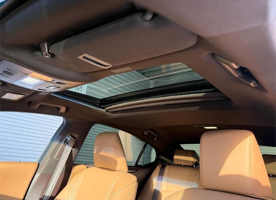 Lexus ES, VII 250 2.5 AT (200 л.с.)