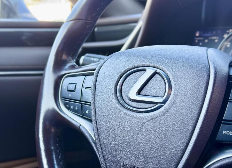 Lexus ES, VII 250 2.5 AT (200 л.с.)