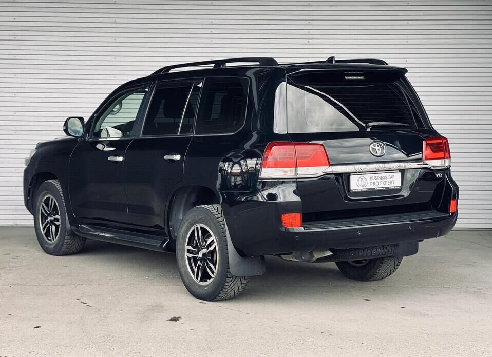 Toyota Land Cruiser, 200 Series Рестайлинг 2 4.5d AT (249 л.с.) 4WD