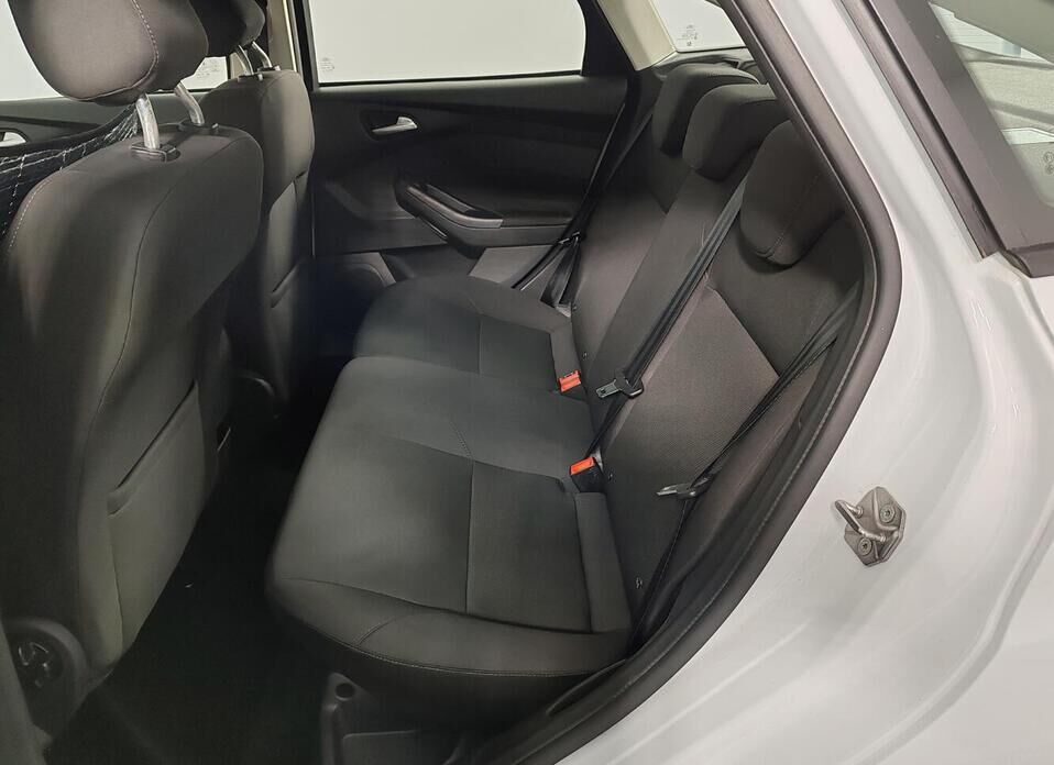 Ford Focus, III Рестайлинг 1.6 AMT (125 л.с.)