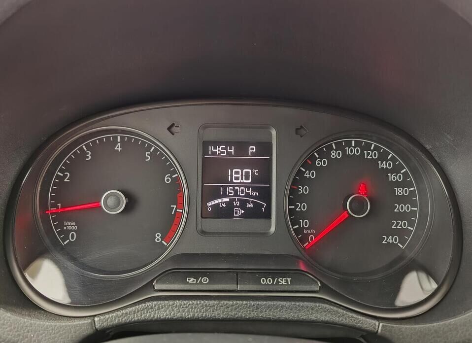 Volkswagen Polo 1.6 AT (110 л.с.)