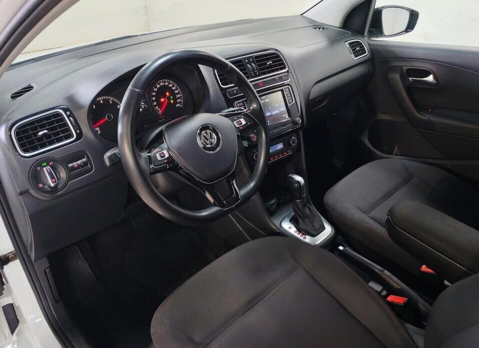 Volkswagen Polo, V Рестайлинг 1.6 AT (110 л.с.)