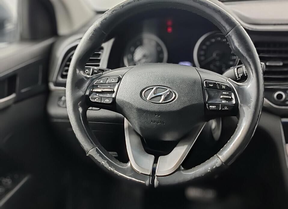 Hyundai Elantra, VI (AD) Рестайлинг 1.6 AT (128 л.с.)
