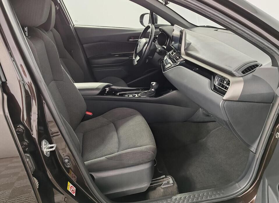Toyota C-HR 2.0 CVT (148 л.с.)